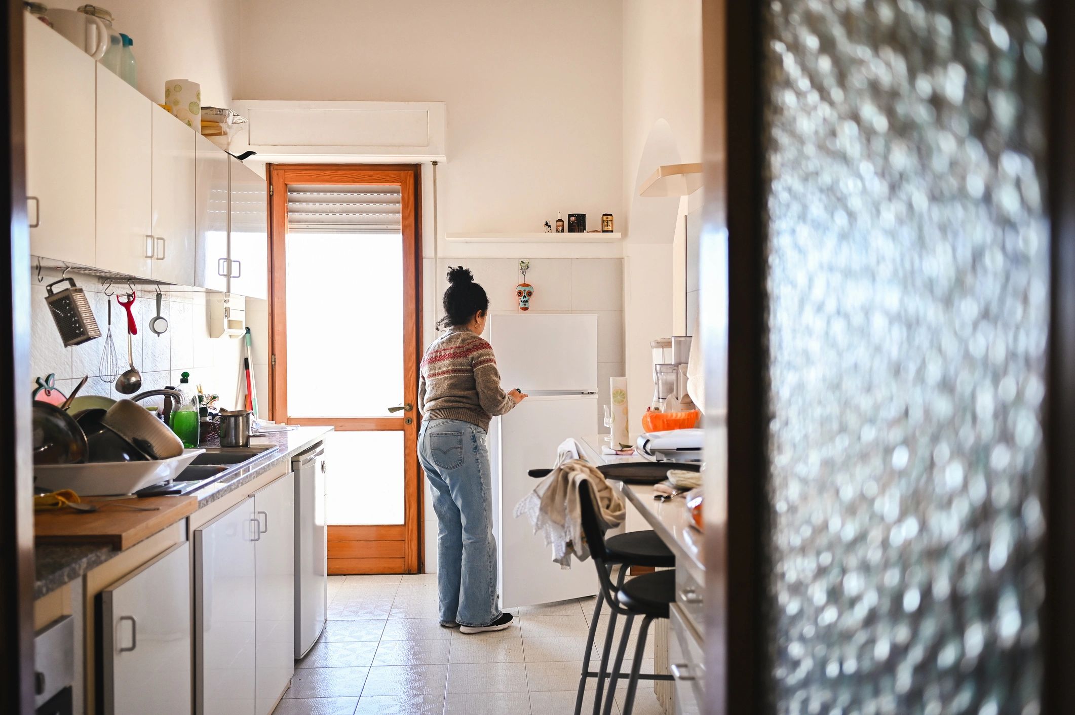 Home kitchen scene supporting residential microwave repair service